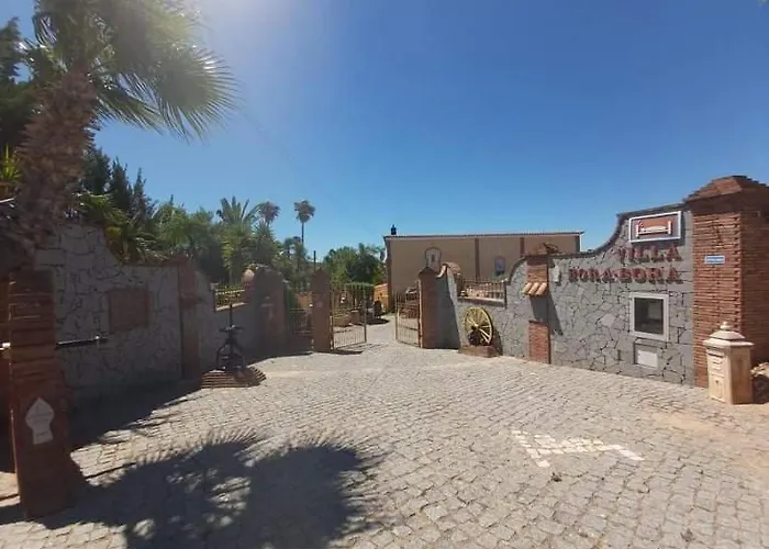 Bora-bora カントリーハウス ペラ